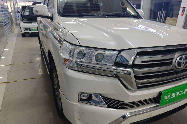 Used Toyota Land Cruiser  Right Front Headlight