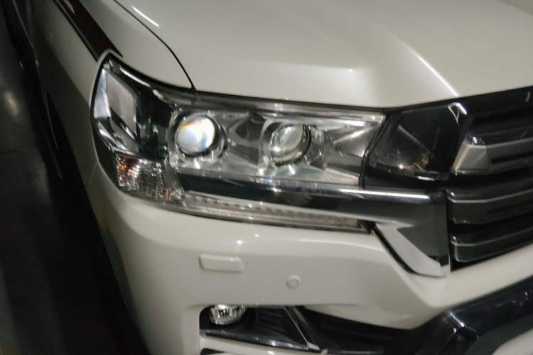 Used Toyota Land Cruiser  Right Front Headlight