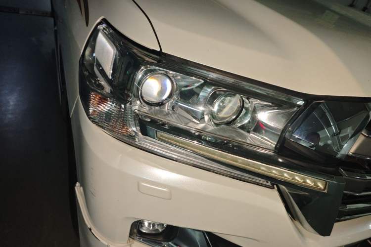 Used Toyota Land Cruiser  Right Front Headlight