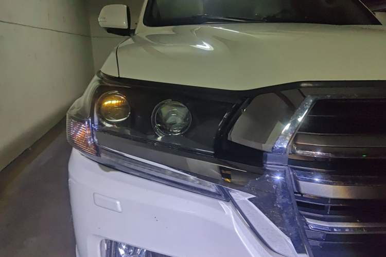 Used Toyota Land Cruiser 2018 4.0L GX-R Gasoline 7-Seater Middle East Right Front Headlight