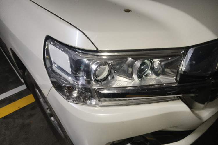 Used Toyota Land Cruiser  Right Front Headlight