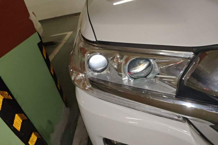Used Toyota Land Cruiser  Right Front Headlight