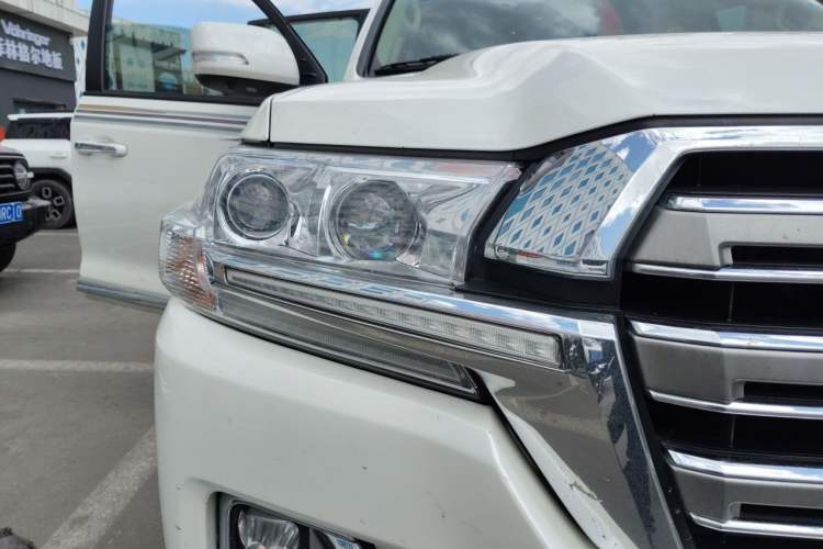 Used Toyota Land Cruiser  Right Front Headlight