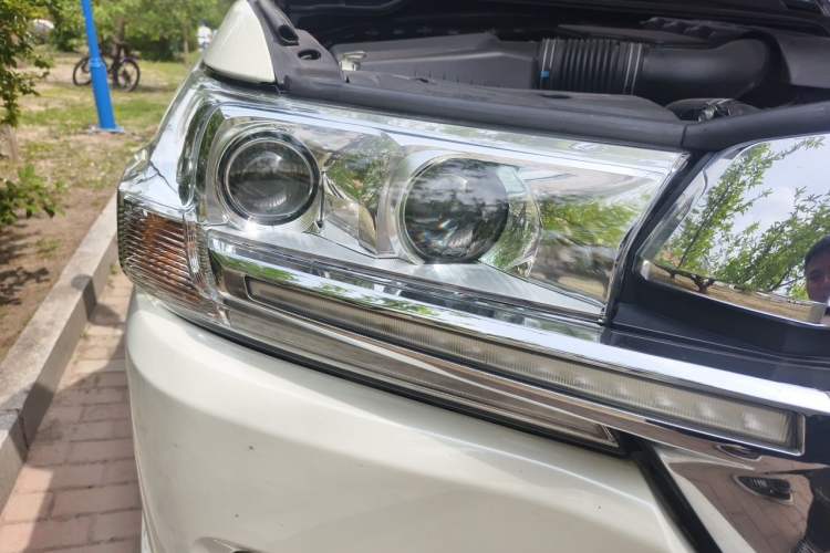 Used Toyota Land Cruiser  Right Front Headlight