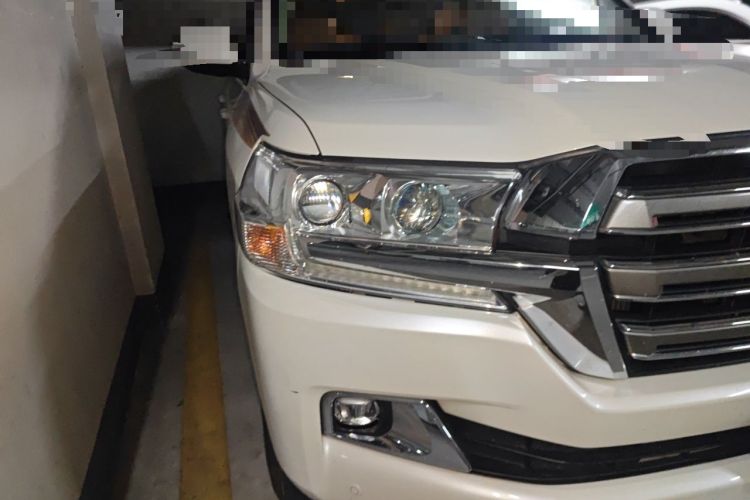Used Toyota Land Cruiser 2018 5.7 EX-R Middle East Right Front Headlight