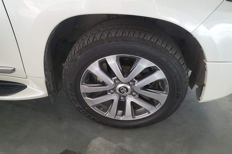 Used Toyota Land Cruiser  Right Front Wheel Hub