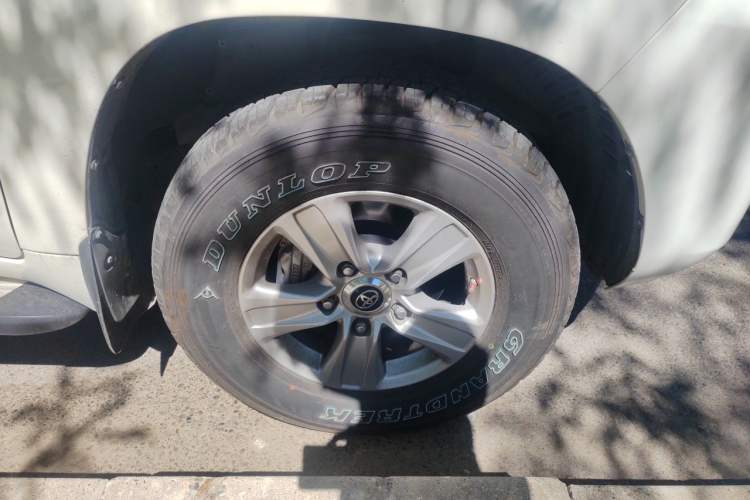 Used Toyota Land Cruiser  Right Front Wheel Hub