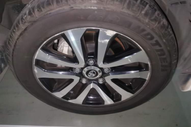 Used Toyota Land Cruiser  Right Front Wheel Hub