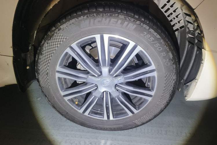 Used Toyota Land Cruiser  Right Front Wheel Hub