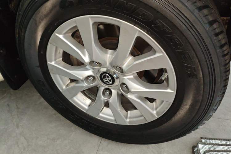 Used Toyota Land Cruiser  Right Front Wheel Hub