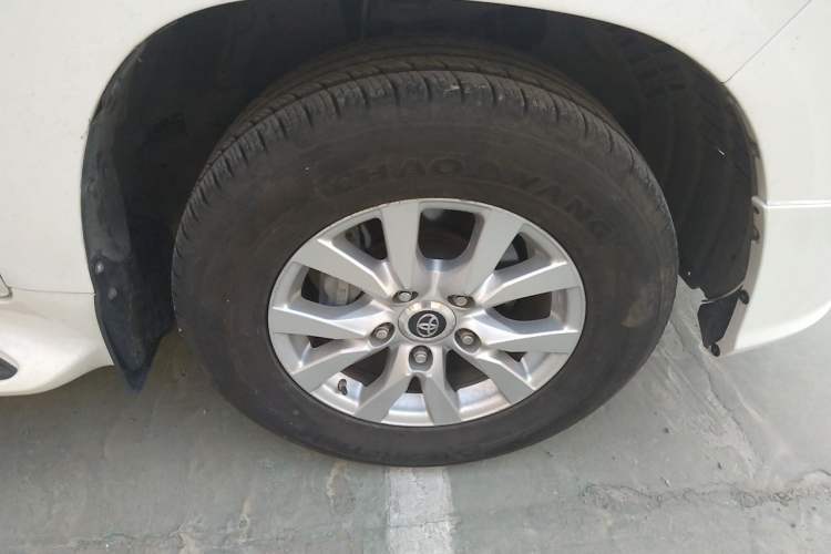 Used Toyota Land Cruiser  Right Front Wheel Hub