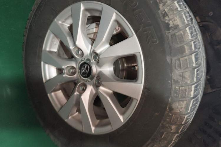 Used Toyota Land Cruiser  Right Front Wheel Hub