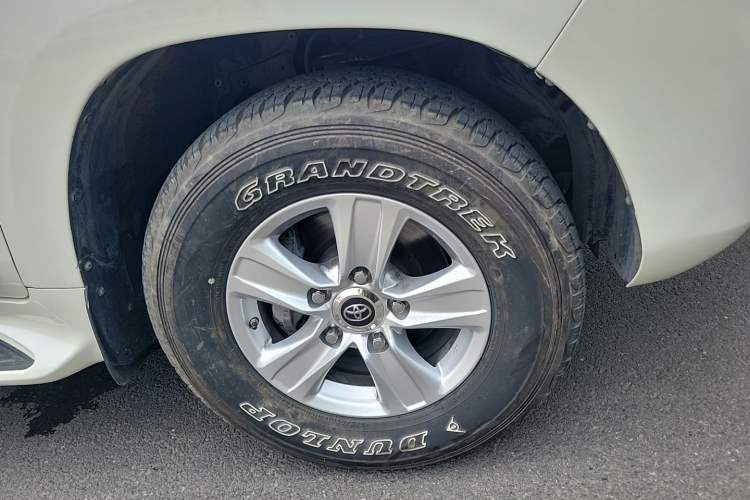 Used Toyota Land Cruiser  Right Front Wheel Hub