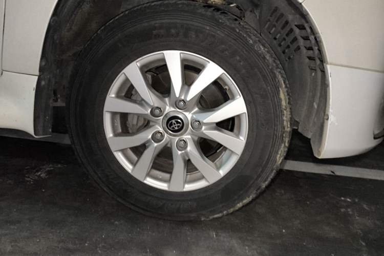 Used Toyota Land Cruiser  Right Front Wheel Hub