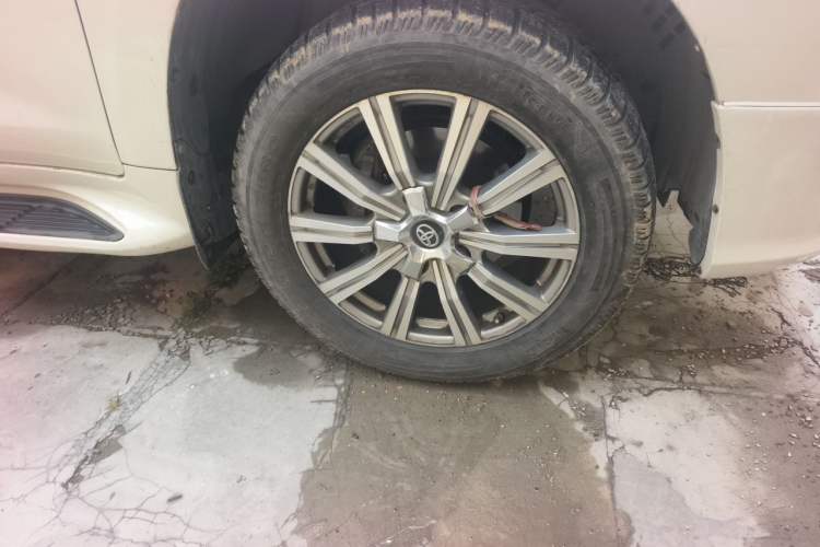 Used Toyota Land Cruiser  Right Front Wheel Hub