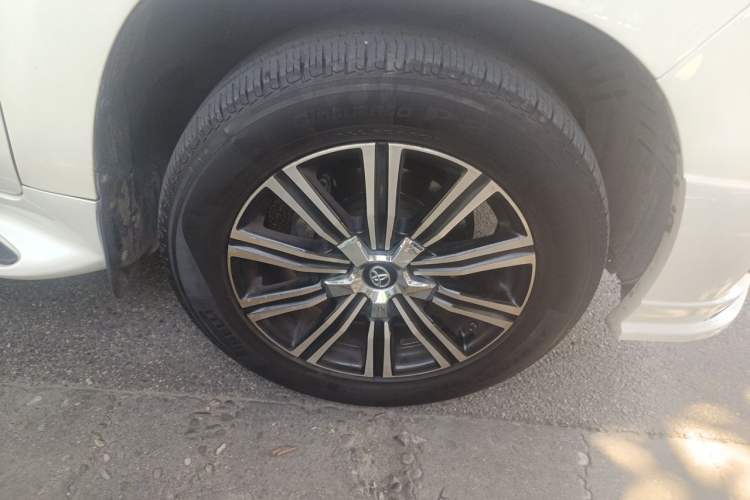 Used Toyota Land Cruiser  Right Front Wheel Hub