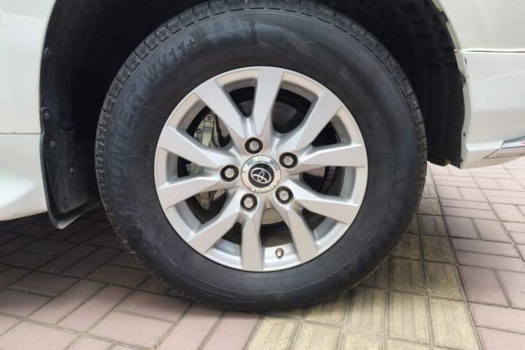 Used Toyota Land Cruiser  Right Front Wheel Hub