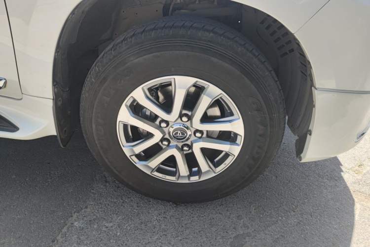 Used Toyota Land Cruiser 2018 4.0L GX-R Gasoline 7-Seater Middle East Right Front Wheel Hub
