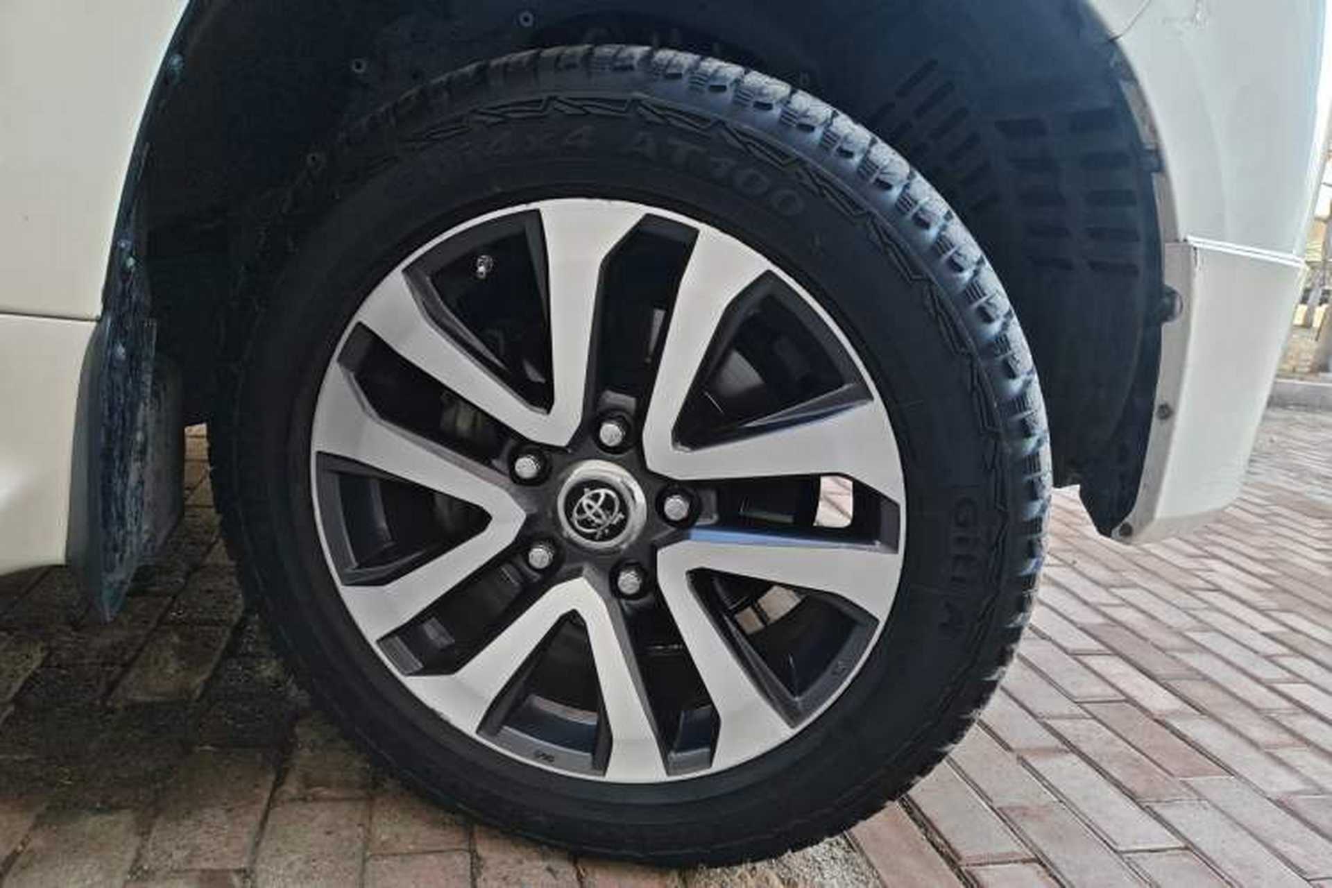 Used Toyota Land Cruiser  Right Front Wheel Hub