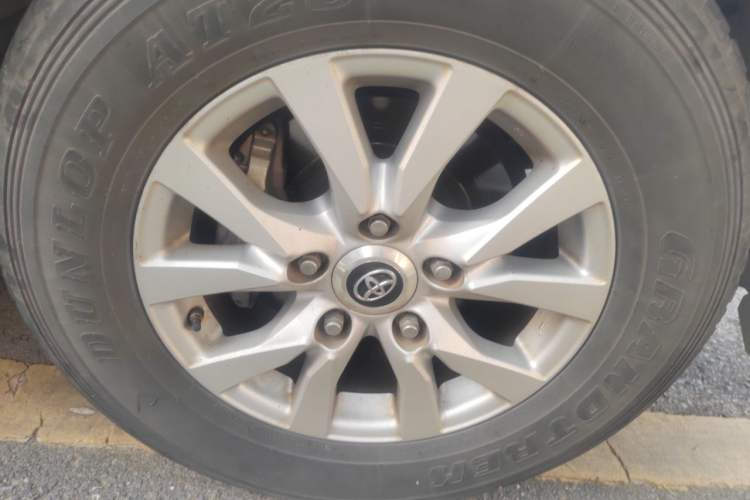 Used Toyota Land Cruiser  Right Front Wheel Hub