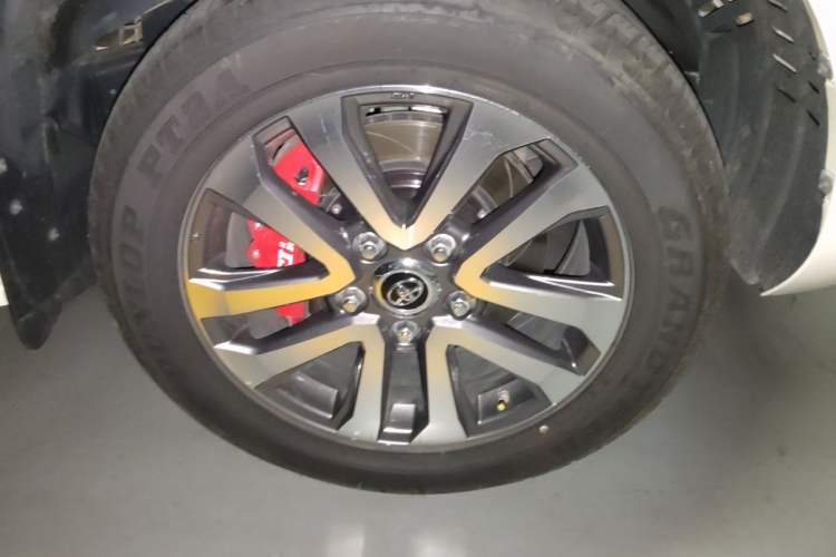 Used Toyota Land Cruiser  Right Front Wheel Hub