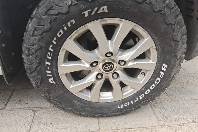 Used Toyota Land Cruiser  Right Front Wheel Hub