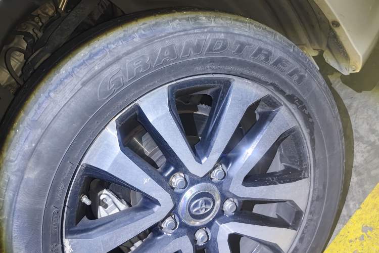 Used Toyota Land Cruiser 2018 4.0L GX-R Gasoline 7-Seater Middle East Right Front Wheel Hub