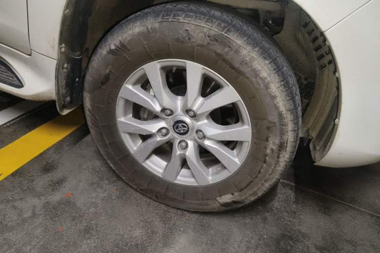 Used Toyota Land Cruiser  Right Front Wheel Hub