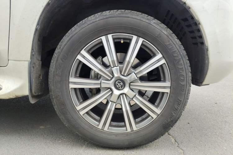 Used Toyota Land Cruiser  Right Front Wheel Hub