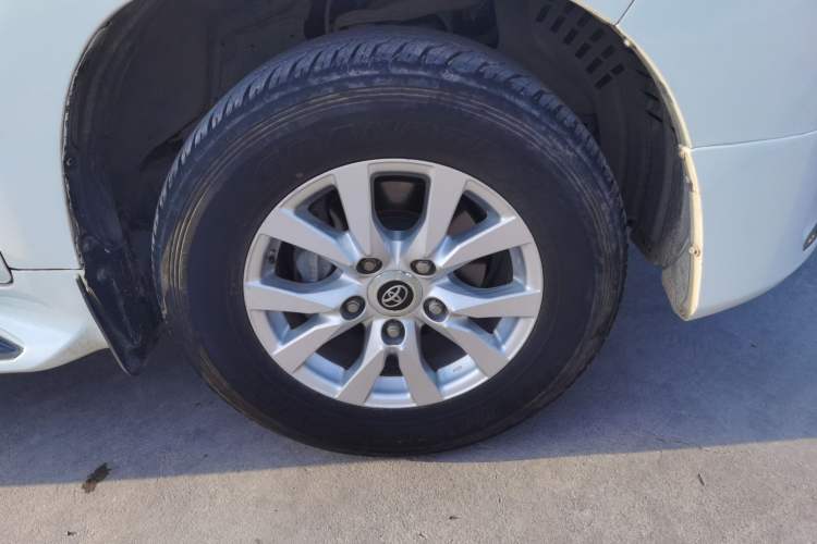 Used Toyota Land Cruiser  Right Front Wheel Hub