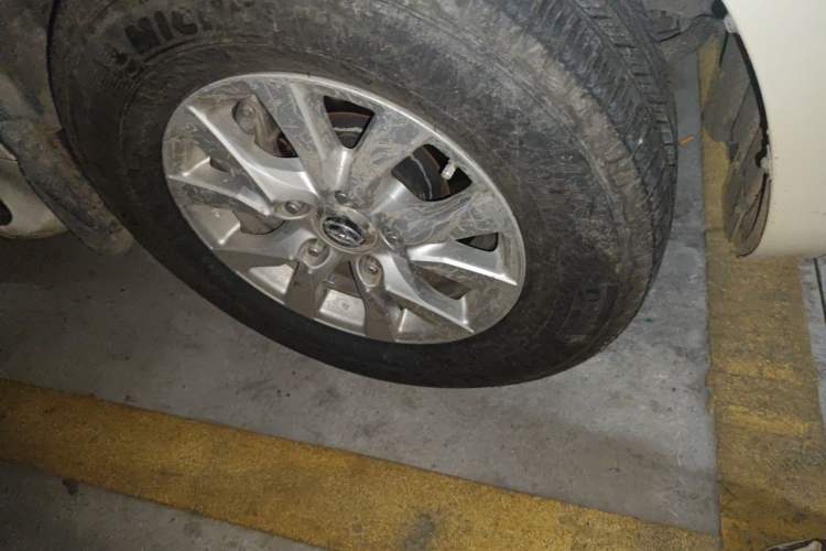 Used Toyota Land Cruiser 2018 5.7 EX-R Middle East Right Front Wheel Hub