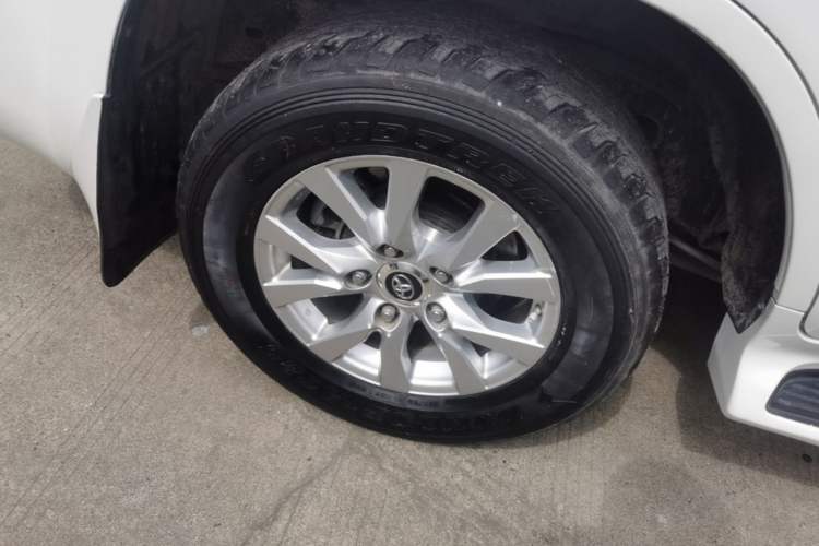 Used Toyota Land Cruiser 2018 4.0L GX-R Gasoline 7-Seater Middle East Right Rear Wheel Hub