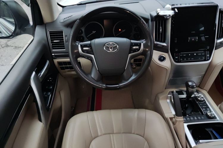 Used Toyota Land Cruiser 2018 5.7L VX-R Lifted Middle East Version Steering Wheel