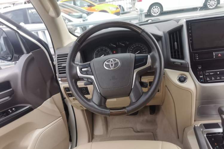 Used Toyota Land Cruiser 2018 4.0L GX-R Gasoline 7-Seater Middle East Steering Wheel