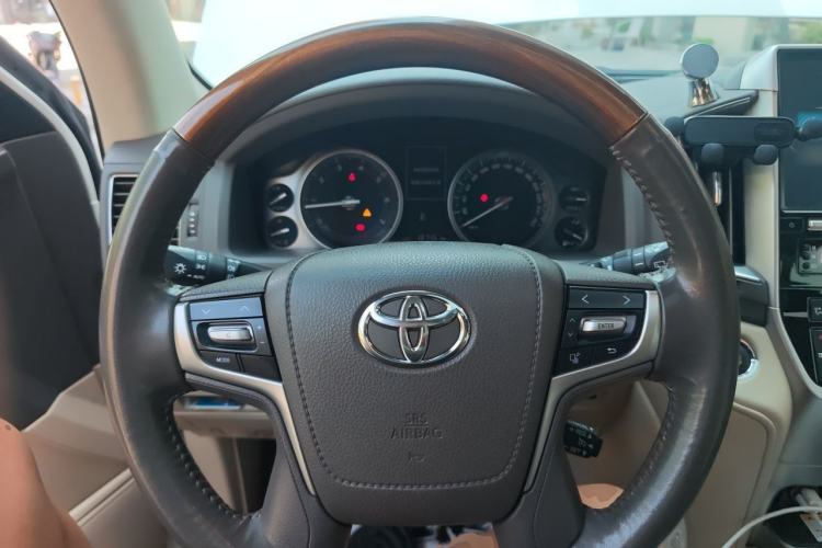 Used Toyota Land Cruiser 2018 5.7L VX-R Middle East Steering Wheel