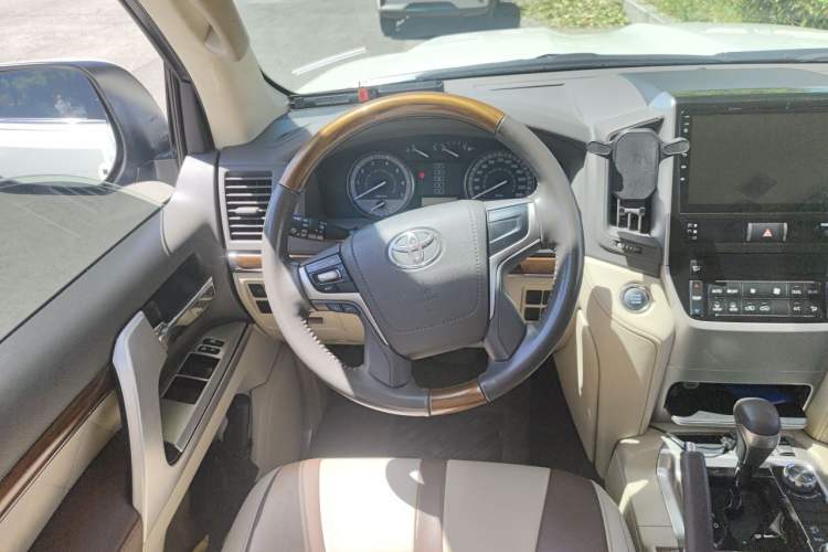Used Toyota Land Cruiser 2018 4.0L GX-R Gasoline 7-Seater Middle East Steering Wheel