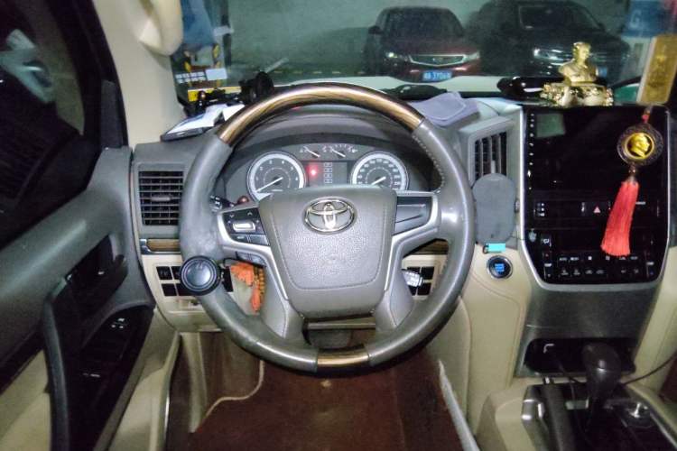 Used Toyota Land Cruiser 2018 4.0L GX-R Gasoline 7-Seater Middle East Steering Wheel