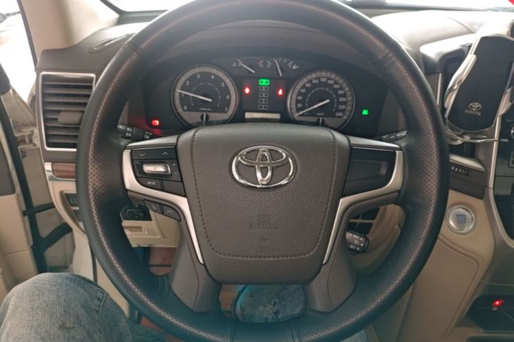 Used Toyota Land Cruiser 2018 4.0L GX-R Gasoline 7-Seater Middle East Steering Wheel