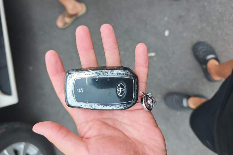 Used Toyota Land Cruiser 2018 5.7L VX-R Middle East Vehicle Key