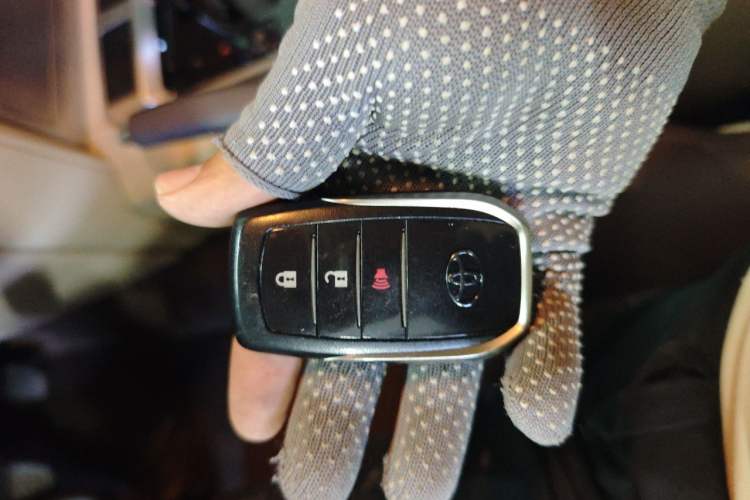 Used Toyota Land Cruiser  Vehicle Key