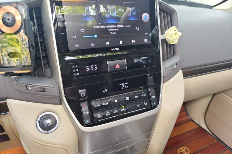 Used Toyota Land Cruiser  Audio And AC Panel