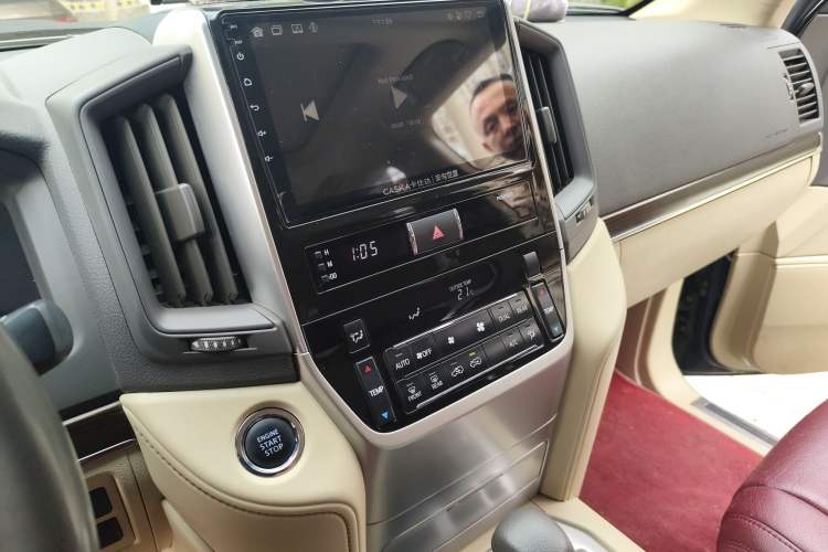 Used Toyota Land Cruiser 2019 4.0L VX-R Lowered Suspension Middle East Audio And AC Panel