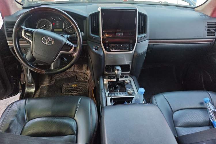 Used Toyota Land Cruiser 2019 4.0L GX-R Eight-Cylinder Underbody Lighting Flowing LED Lights – Middle East Center Console