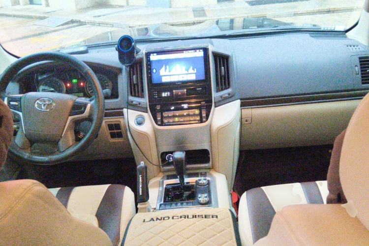 Used Toyota Land Cruiser  Center Console