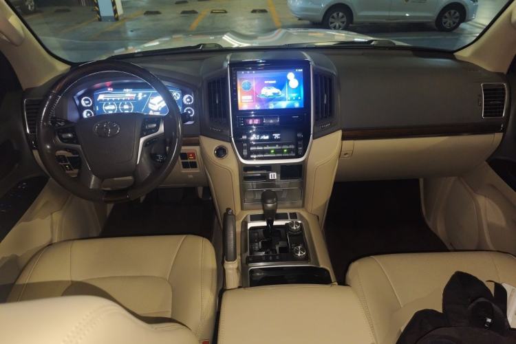 Used Toyota Land Cruiser  Center Console