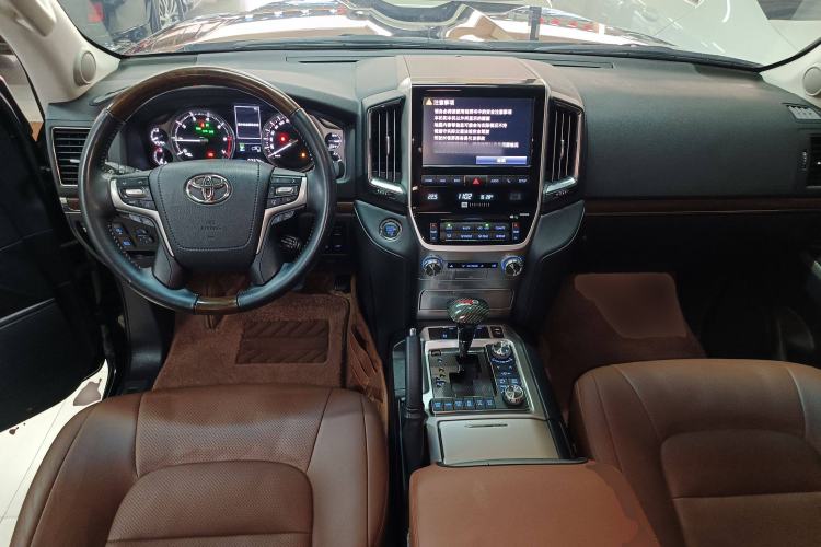 Used Toyota Land Cruiser 2019 5.7L 7-Seater Middle East Version Center Console