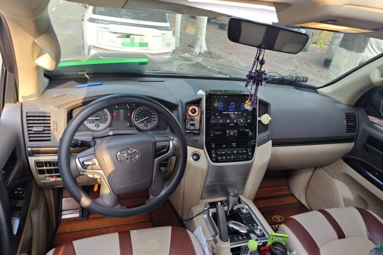 Used Toyota Land Cruiser  Center Console