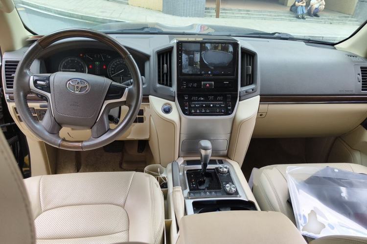 Used Toyota Land Cruiser  Center Console