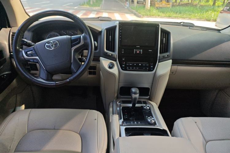 Used Toyota Land Cruiser 2019 4.0L GX-R 7 Seats Parallel Import Center Console