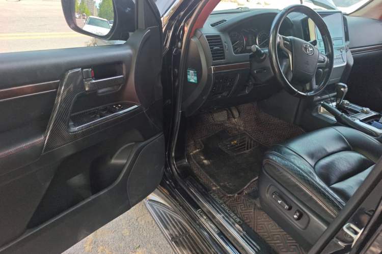 Used Toyota Land Cruiser 2019 4.0L GX-R Eight-Cylinder Underbody Lighting Flowing LED Lights – Middle East Driver Seat